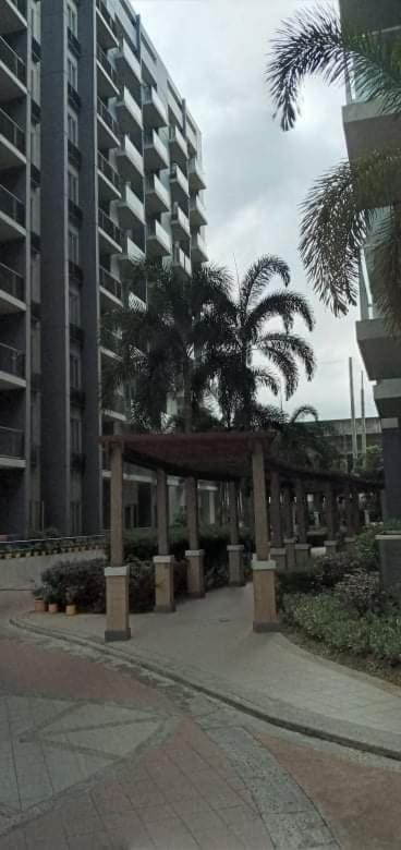 One Palm Tree Villas Naia Terminal 3 马尼拉 外观 照片